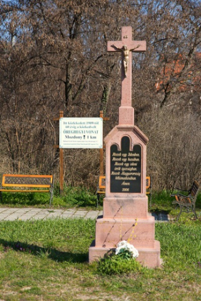 Fájl:Almadi Felsoorsi ut kereszt.jpg