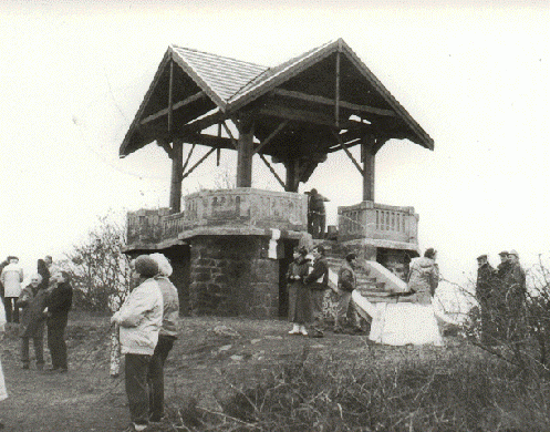 Ovari messzelato05.gif