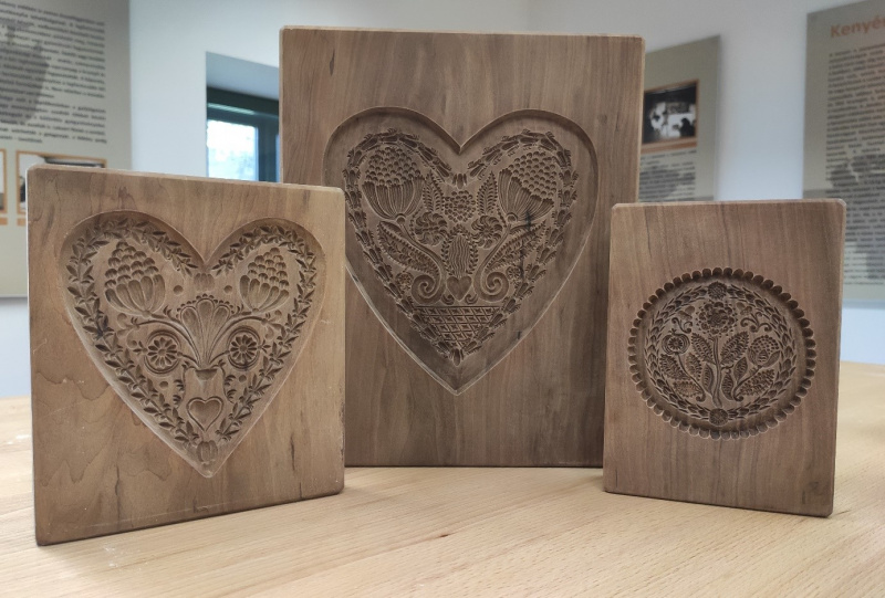 Fájl:Ütőfák a Reguly Múzeumban 1..jpg