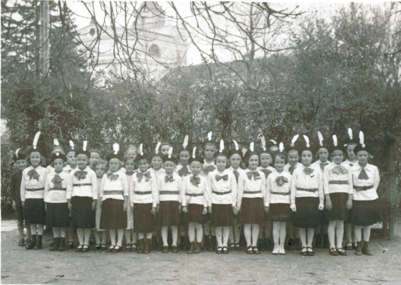 Fájl:Zirci Szívgárda leánycsapat 1938. Orémusz Rózsi, Dublecz Krisztina, Punk Márta ismerhető fel..jpg