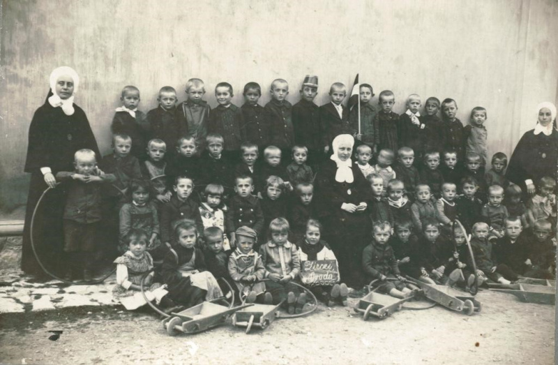 Fájl:Zirci óvoda 1912..jpg