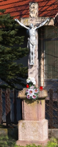 Fájl:Almadi Feher kereszt.jpg